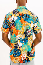 Load image into Gallery viewer, Hawaiian Print Button Up Shirt