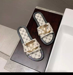 Slipper Luxury Designer Metal Button Letter Decoration Flat Beach Shoes Indoor Flat Sandals