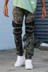 SMOCKING PATCHED CAMO PANTS 