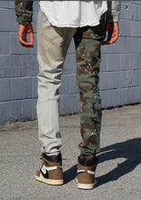 Load image into Gallery viewer, CONTRAST CAMO JEANS